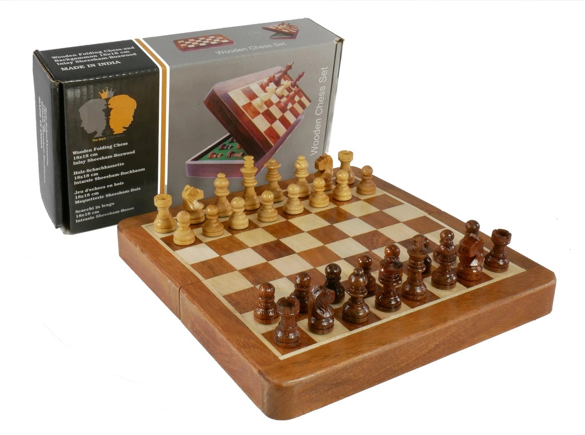 Magnetic Foldable Chess Set (7")