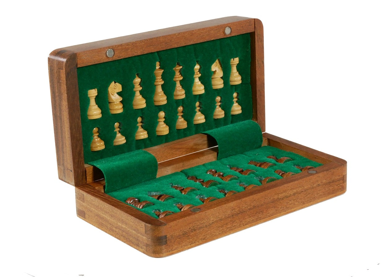 Magnetic Foldable Chess Set (7")