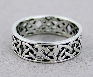 Celtic Band Ring -- DragonSpace
