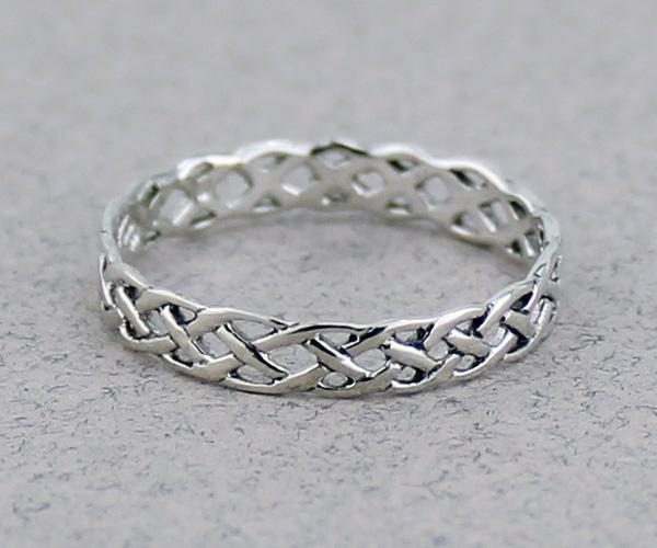 Celtic Band Ring -- DragonSpace
