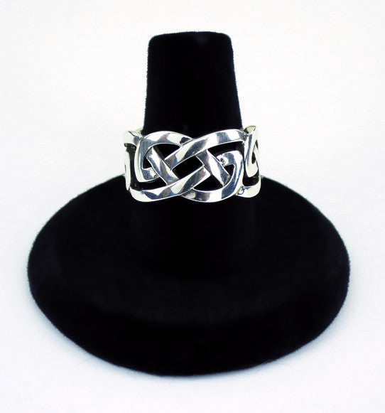 Celtic Band Ring -- DragonSpace