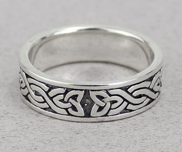 Triquetra Band Ring