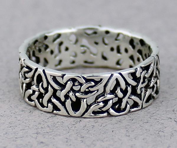 Triquetra Band Ring