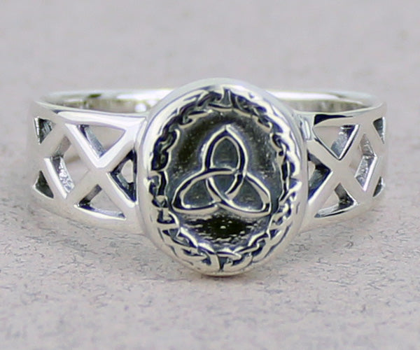 Triquetra Ring