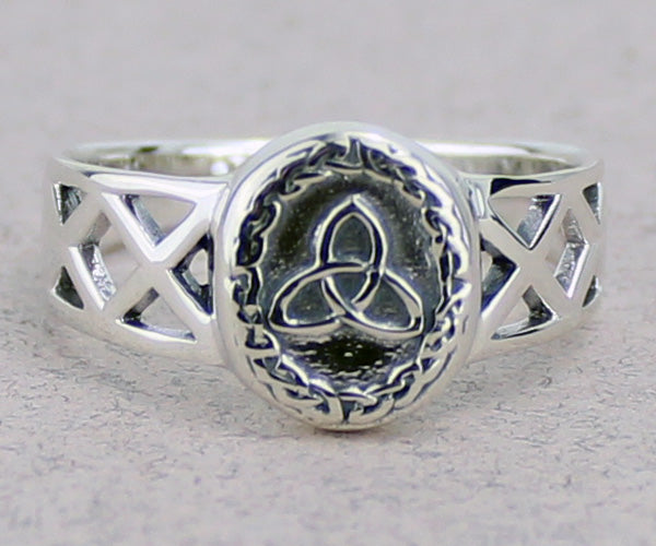 Triquetra Ring