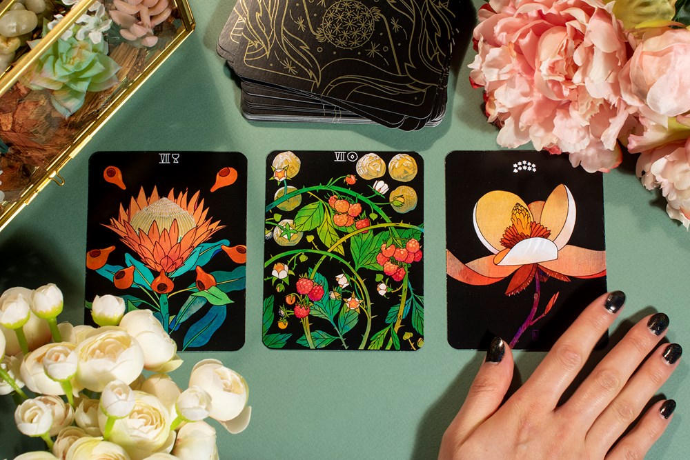 Botanica: The Tarot Deck About the Language of Flowers